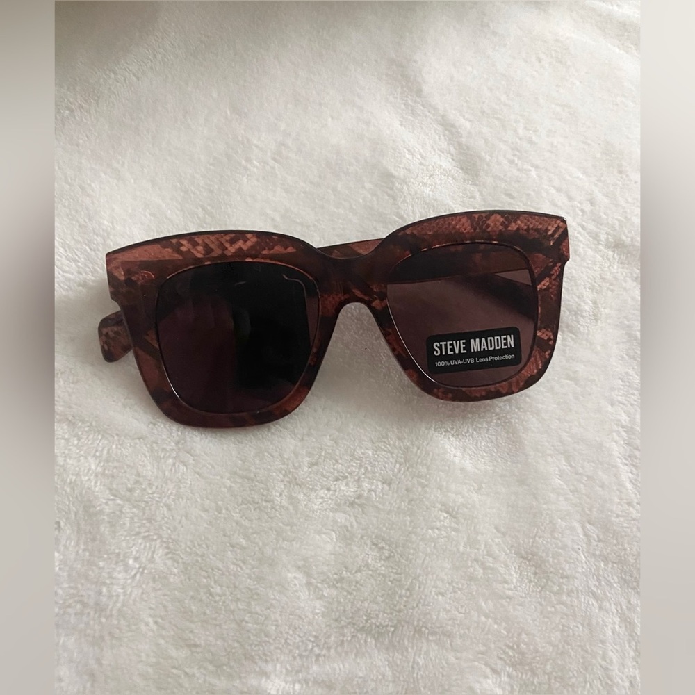 Steve Madden snake print glasses